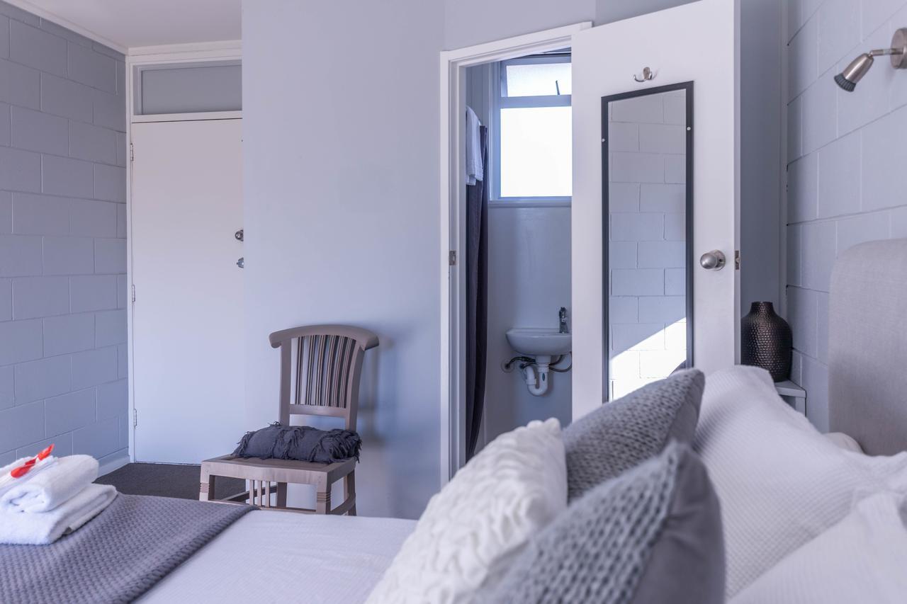 Waihi Beach Hotel Экстерьер фото