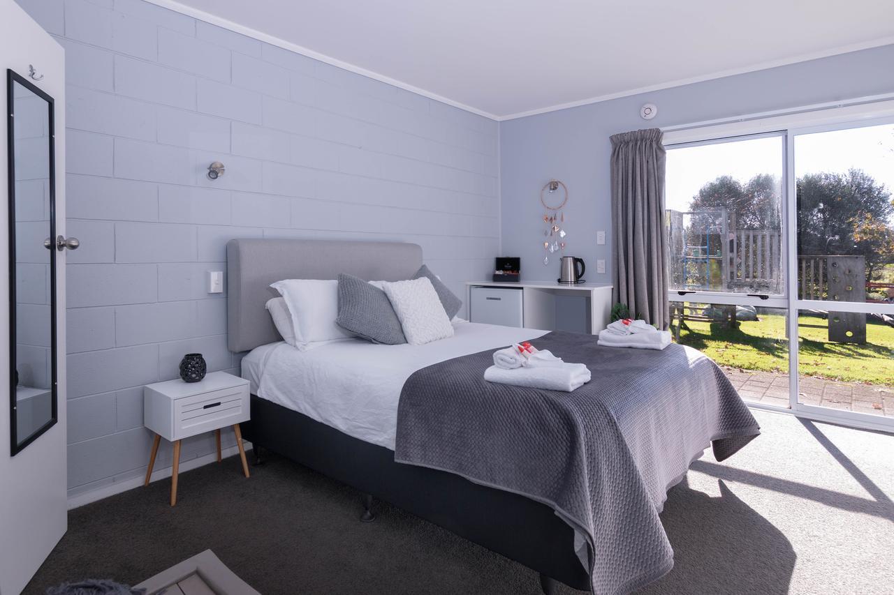 Waihi Beach Hotel Экстерьер фото